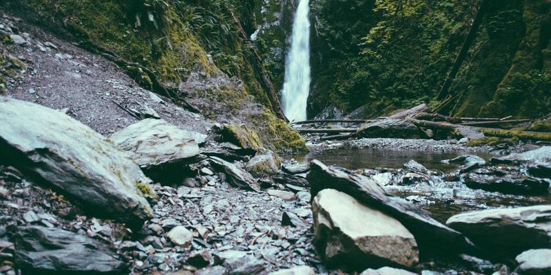 筑牢工业基石：精密设备地基设计与振动隔离核心技术全解析